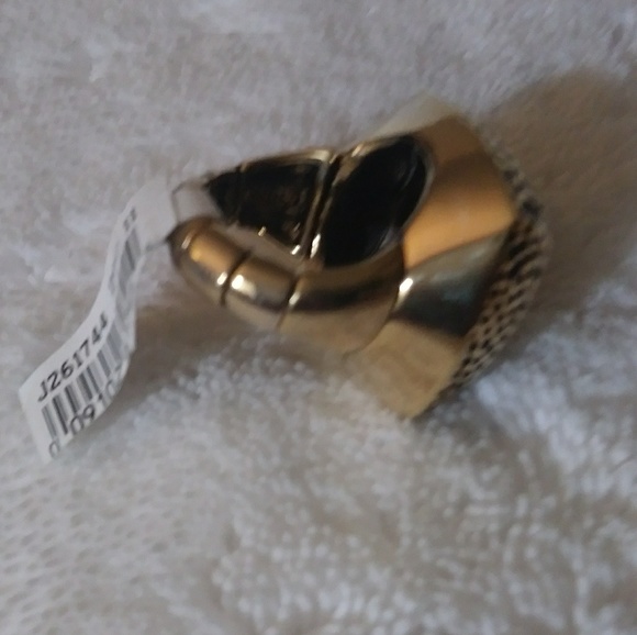 Gorgeous Gold Tone Stretch Pyramid Ring🌷 - Picture 4 of 7